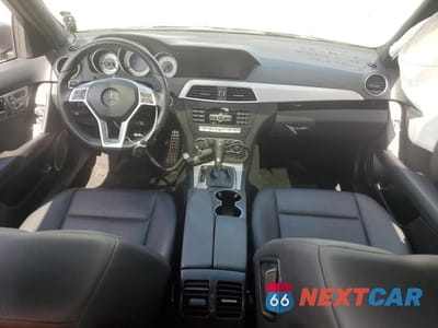 Zdjęcie 8 z 12 samochodu: 2013 MERCEDES-BENZ C 250 VIN:WDDGF4HB6DR264552 - miniatura
