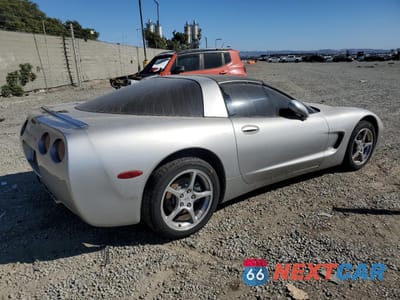 Trzecie zdjęcie samochodu z tyłu: 2004 CHEVROLET CORVETTE VIN:1G1YY22G345134018 - miniatura