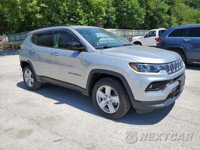 Czwarte zdjęcie samochodu z boku: 2022 JEEP COMPASS LATITUDE VIN:3C4NJDBB4NT211804 - miniatura