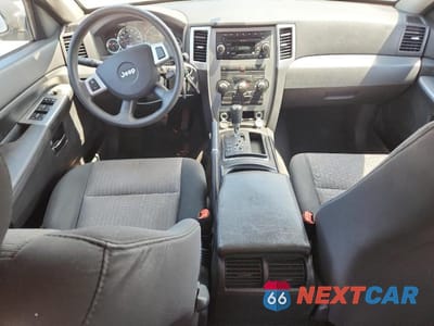 Zdjęcie 8 z 12 samochodu: 2010 JEEP GRAND CHEROKEE LAREDO VIN:1J4PR4GKXAC106128 - miniatura