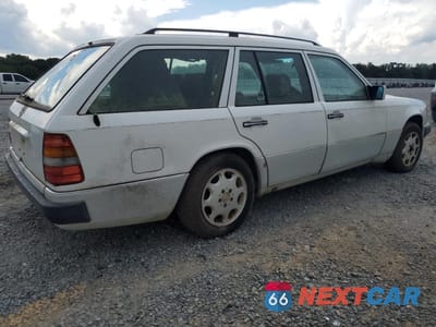 Trzecie zdjęcie samochodu z tyłu: 1992 MERCEDES-BENZ 300 TE VIN:WDBEA90D5NF207500 - miniatura