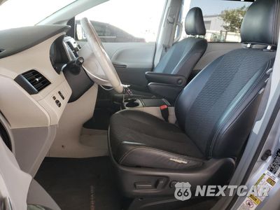Zdjęcie 7 z 14 samochodu: 2013 TOYOTA SIENNA SPORT VIN:5TDXK3DC0DS284537 - miniatura