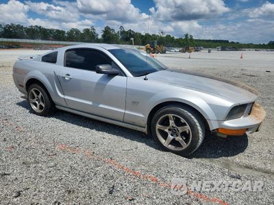 Czwarte zdjęcie samochodu z boku: 2006 FORD MUSTANG GT VIN:1ZVFT82H365125599 - miniatura