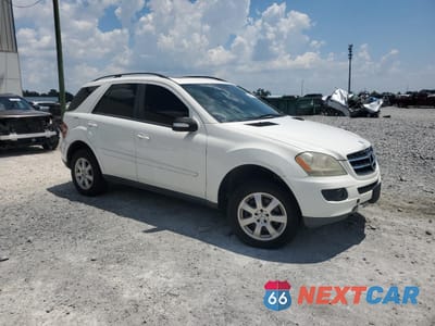Czwarte zdjęcie samochodu z boku: 2006 MERCEDES-BENZ ML 350 VIN:4JGBB86E66A006873 - miniatura