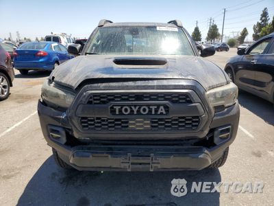 Piąte zdjęcie samochodu w środku: 2018 TOYOTA TACOMA DOUBLE CAB VIN:3TMAZ5CN1JM069373 - miniatura
