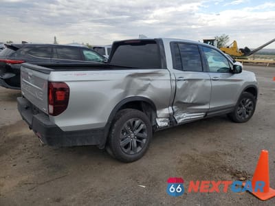 Trzecie zdjęcie samochodu z tyłu: 2025 HONDA RIDGELINE SPORT VIN:5FPYK3F19SB030513 - miniatura