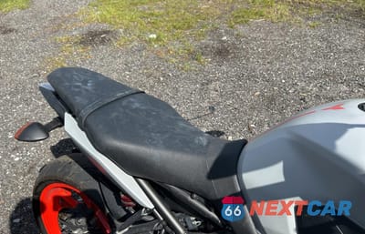 Zdjęcie 9 z 15 samochodu: 2019 YAMAHA MT09 VIN:JYARN53E0KA004605 - miniatura