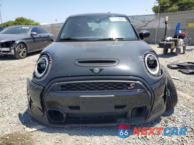 Piąte zdjęcie samochodu w środku: 2023 MINI COOPER VIN:WMW53DK00P2U17146 - miniatura