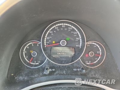 Zdjęcie 9 z 14 samochodu: 2014 VOLKSWAGEN BEETLE VIN:3VW5L7ATXEM800837 - miniatura