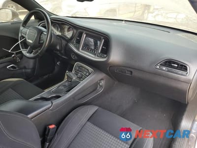 Zdjęcie 8 z 12 samochodu: 2019 DODGE CHALLENGER SXT VIN:2C3CDZAG1KH701053 - miniatura