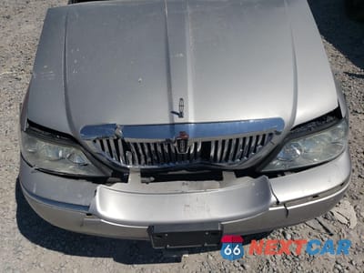 Zdjęcie 11 z 12 samochodu: 2007 LINCOLN TOWN CAR SIGNATURE LIMITED VIN:1LNHM82V67Y626240 - miniatura