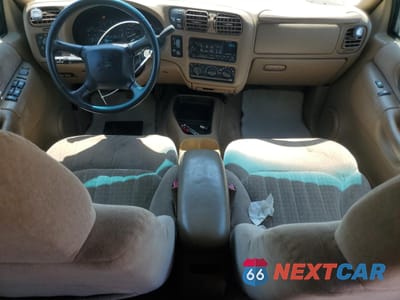 Zdjęcie 8 z 12 samochodu: 2002 CHEVROLET BLAZER VIN:1GNDT13W32K119285 - miniatura