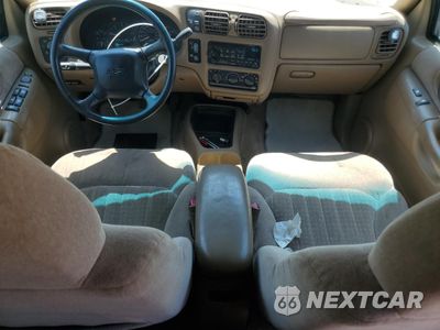 Zdjęcie 8 z 12 samochodu: 2002 CHEVROLET BLAZER VIN:1GNDT13W32K119285 - miniatura