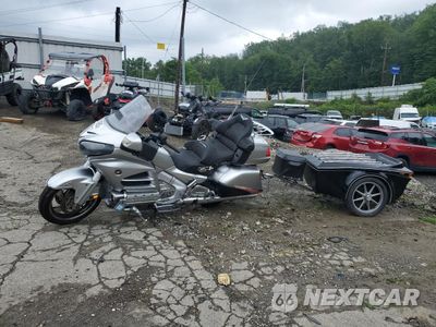 Trzecie zdjęcie samochodu z tyłu: 2013 HONDA GL1800 H VIN:JH2SC68H0DK100064 - miniatura