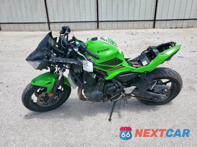 Trzecie zdjęcie samochodu z tyłu: 2023 KAWASAKI EX650 P VIN:ML5EXEP12PDA91544 - miniatura