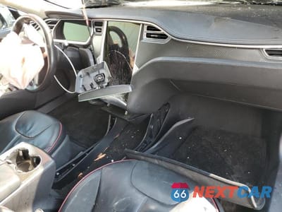 Zdjęcie 8 z 13 samochodu: 2013 TESLA MODEL S VIN:5YJSA1DP4DFP05426 - miniatura