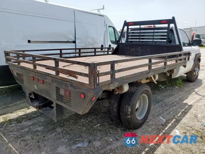 Trzecie zdjęcie samochodu z tyłu: 2006 CHEVROLET SILVERADO C3500 VIN:1GBJC34D46E228450 - miniatura