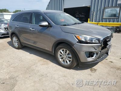 Czwarte zdjęcie samochodu z boku: 2016 KIA SORENTO LX VIN:5XYPGDA54GG178039 - miniatura