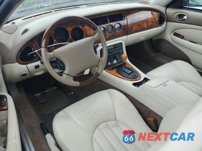 Zdjęcie 8 z 12 samochodu: 1998 JAGUAR XK8 VIN:SAJGX2245WC026558 - miniatura