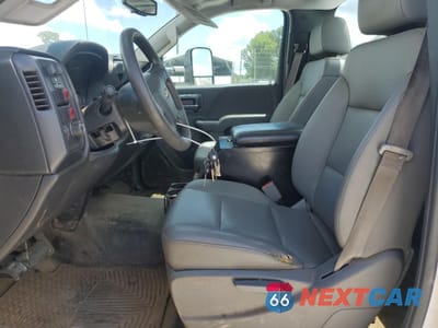 Zdjęcie 7 z 12 samochodu: 2016 CHEVROLET SILVERADO C3500 VIN:1GB3CYCG9GZ276229 - miniatura