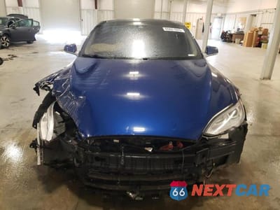 Piąte zdjęcie samochodu w środku: 2015 TESLA MODEL S 70D VIN:5YJSA1S25FF087639 - miniatura