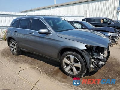 Czwarte zdjęcie samochodu z boku: 2017 MERCEDES-BENZ GLC 300 4MATIC VIN:WDC0G4KB3HF160281 - miniatura