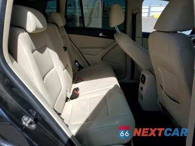 Zdjęcie 11 z 13 samochodu: 2011 VOLKSWAGEN TIGUAN S VIN:WVGAV7AX4BW527089 - miniatura