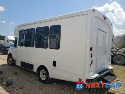 Trzecie zdjęcie samochodu z tyłu: 2024 FORD ECONOLINE E450 SUPER DUTY CUTAWAY VAN VIN:1FDFE4FN1RDD17602 - miniatura