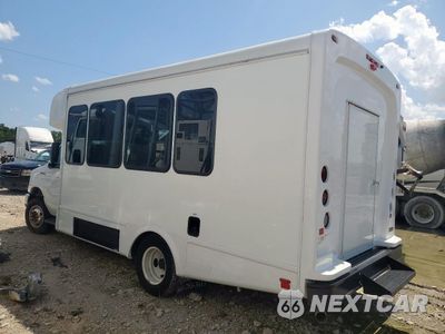 Trzecie zdjęcie samochodu z tyłu: 2024 FORD ECONOLINE E450 SUPER DUTY CUTAWAY VAN VIN:1FDFE4FN1RDD17602 - miniatura