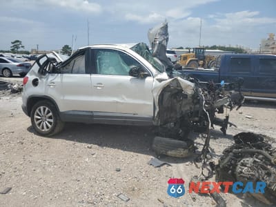 Czwarte zdjęcie samochodu z boku: 2011 VOLKSWAGEN TIGUAN S VIN:WVGAV7AX2BW537359 - miniatura