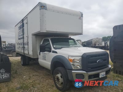 Czwarte zdjęcie samochodu z boku: 2015 FORD F450 SUPER DUTY VIN:1FDUF4GYXFEA65335 - miniatura