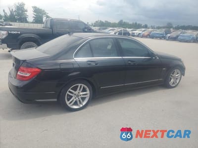 Trzecie zdjęcie samochodu z tyłu: 2012 MERCEDES-BENZ C 250 VIN:WDDGF4HB6CA615473 - miniatura