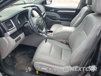 Zdjęcie 7 z 13 samochodu: 2016 TOYOTA HIGHLANDER XLE VIN:5TDJKRFH0GS311810 - miniatura