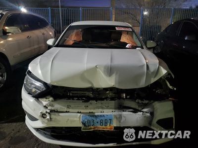 Piąte zdjęcie samochodu w środku: 2019 VOLKSWAGEN JETTA S VIN:3VWN57BU9KM213400 - miniatura