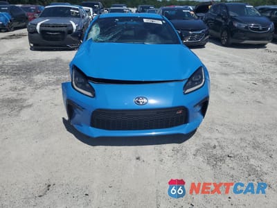 Piąte zdjęcie samochodu w środku: 2024 TOYOTA GR 86 PREMIUM VIN:JF1ZNBE12R8759498 - miniatura