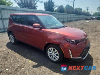 Czwarte zdjęcie samochodu z boku: 2023 KIA SOUL LX VIN:KNDJ23AU2P7874191 - miniatura