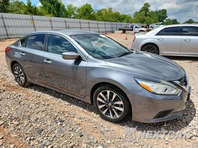 Czwarte zdjęcie samochodu z boku: 2017 NISSAN ALTIMA 2.5 VIN:1N4AL3AP3HC236988 - miniatura