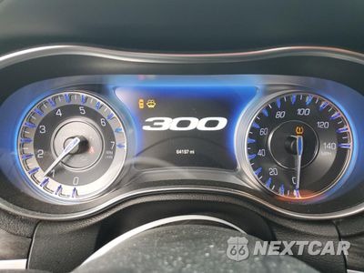 Zdjęcie 9 z 14 samochodu: 2019 CHRYSLER 300 TOURING VIN:2C3CCAAG5KH755573 - miniatura
