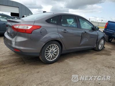 Trzecie zdjęcie samochodu z tyłu: 2012 FORD FOCUS SE VIN:1FAHP3F24CL196476 - miniatura