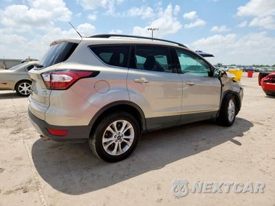 Trzecie zdjęcie samochodu z tyłu: 2018 FORD ESCAPE SE VIN:1FMCU0GD0JUB51419 - miniatura
