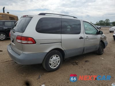 Trzecie zdjęcie samochodu z tyłu: 2002 TOYOTA SIENNA LE VIN:4T3ZF13C92U488557 - miniatura