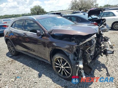 Czwarte zdjęcie samochodu z boku: 2015 MERCEDES-BENZ GLA 250 VIN:WDCTG4EB6FJ148256 - miniatura