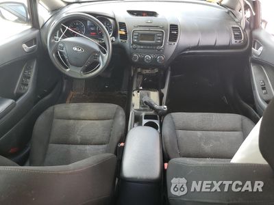 Zdjęcie 8 z 12 samochodu: 2017 KIA FORTE LX VIN:3KPFK4A79HE072714 - miniatura