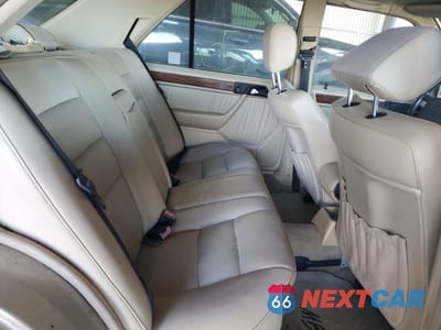Zdjęcie 10 z 13 samochodu: 1990 MERCEDES-BENZ 300 E VIN:WDBEA30D2LB121367 - miniatura