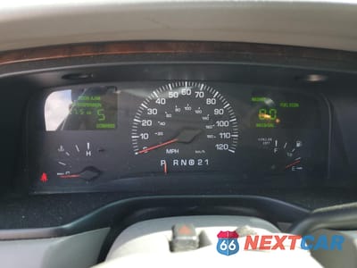 Zdjęcie 9 z 12 samochodu: 2000 LINCOLN TOWN CAR SIGNATURE VIN:1LNHM82W1YY914712 - miniatura