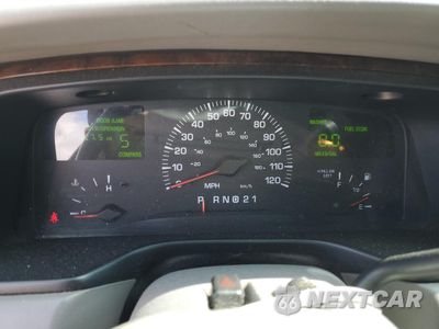 Zdjęcie 9 z 12 samochodu: 2000 LINCOLN TOWN CAR SIGNATURE VIN:1LNHM82W1YY914712 - miniatura