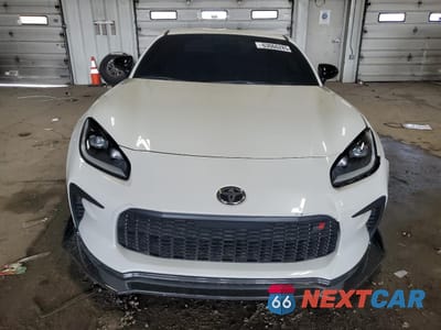 Piąte zdjęcie samochodu w środku: 2023 TOYOTA GR 86 PREMIUM VIN:JF1ZNBE13P9757153 - miniatura
