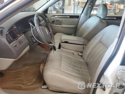 Zdjęcie 7 z 14 samochodu: 2006 LINCOLN TOWN CAR SIGNATURE VIN:1LNHM81V46Y650469 - miniatura