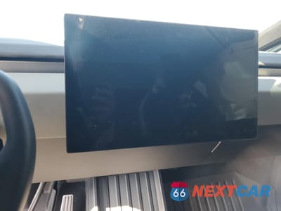 Zdjęcie 9 z 14 samochodu: 2024 TESLA CYBERTRUCK VIN:7G2CEHEE7RA030493 - miniatura