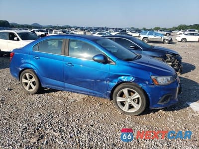 Czwarte zdjęcie samochodu z boku: 2018 CHEVROLET SONIC LT VIN:1G1JD5SH4J4140838 - miniatura